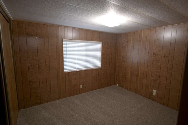 Building Photo - 2 bed 2 bath with large garage in Sequim