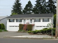 Building Photo - AVAILALBE NOW - Two Bedroom and Two Bath Duplex Unit in Central Park Neighborhood