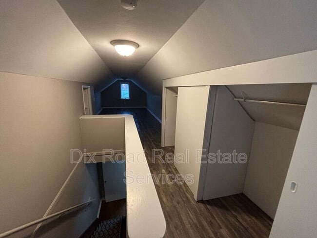 Building Photo - 1670 Darst Ave