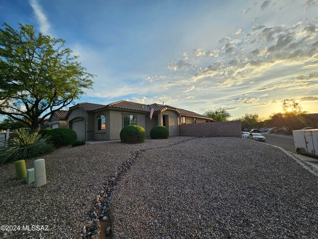 Building Photo - 6652 W Fishermans Dr