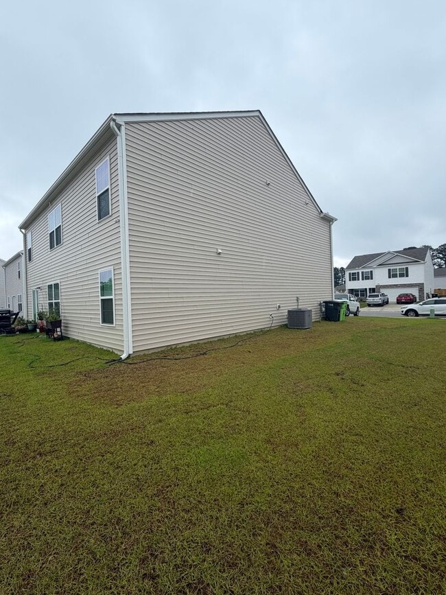Building Photo - Spacious New Construction Home with 5 Bedrooms, 3 Full Baths