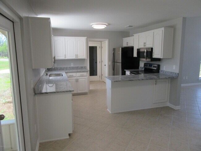 Building Photo - 801 Plantation Way