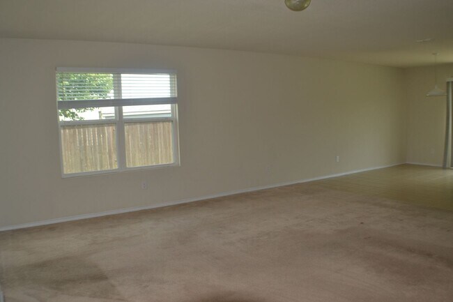 Building Photo - 1305 Swan Ridge Dr