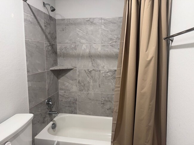 Building Photo - Meridian 4 bedroom 3.5 home ready for move...