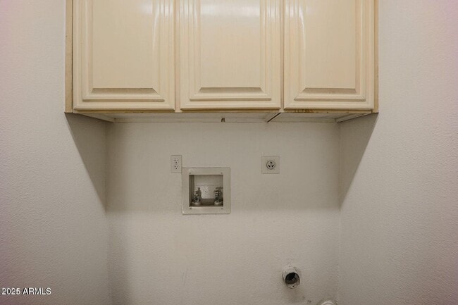 Building Photo - 1007 E Oraibi Dr