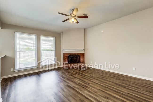 Building Photo - 4643 Yellowleaf Dr