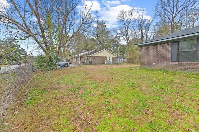 Building Photo - 165 Hummingbird Ave