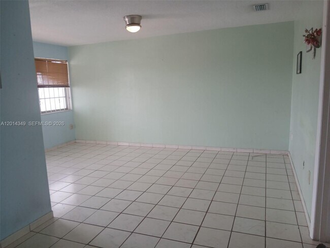 Building Photo - 1154 W 35th St