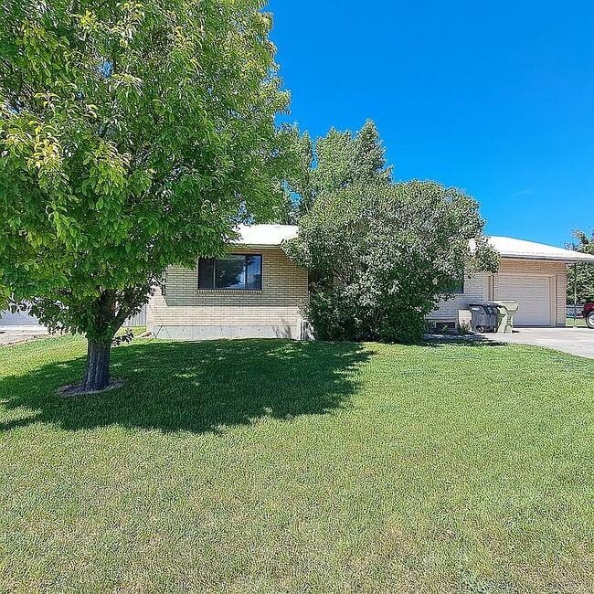 Primary Photo - 3265 E Sunnyside Rd