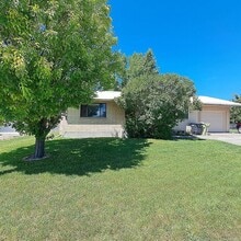 Building Photo - 3265 E Sunnyside Rd