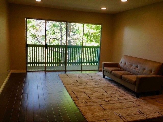 Living Room - 576 N Bellflower Blvd