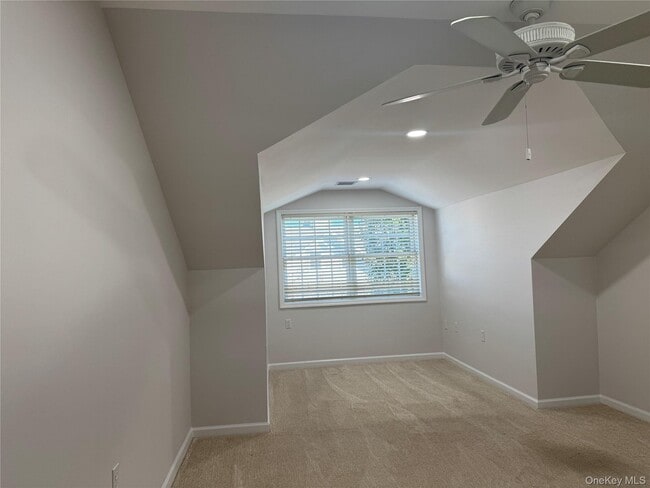 Building Photo - 137 Pond View Dr