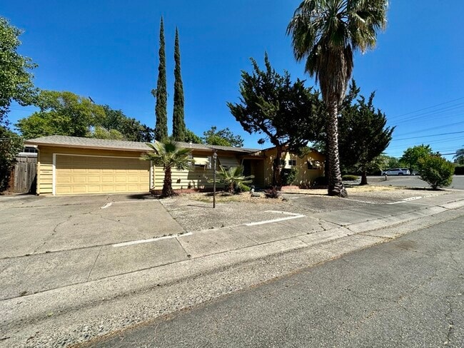 Building Photo - Charming Single-Story Home in Fair Oaks!