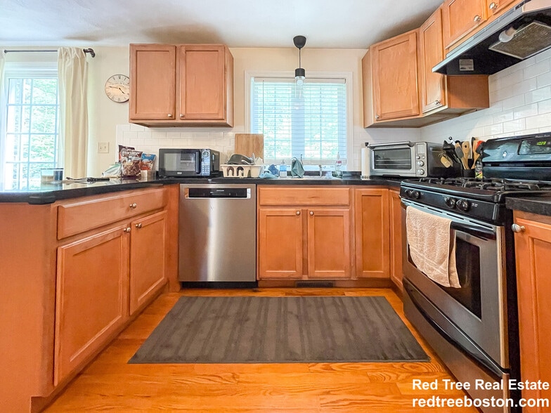 Building Photo - 496 Lebanon St