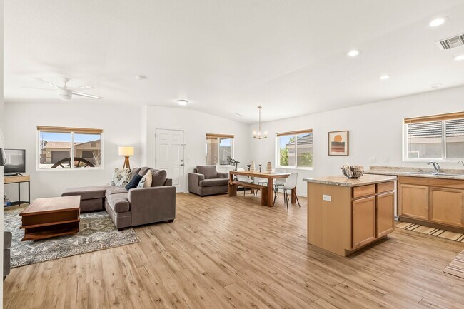 Building Photo - Charming 2-Bed, 2-Bath Home in Fox Creek SHORT OR LONG TERM AVAILABLE