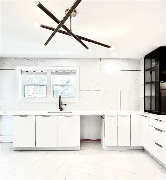 Building Photo - 38 Delmont Dr NE