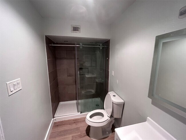 Building Photo - 11550 Chimney Rock Rd