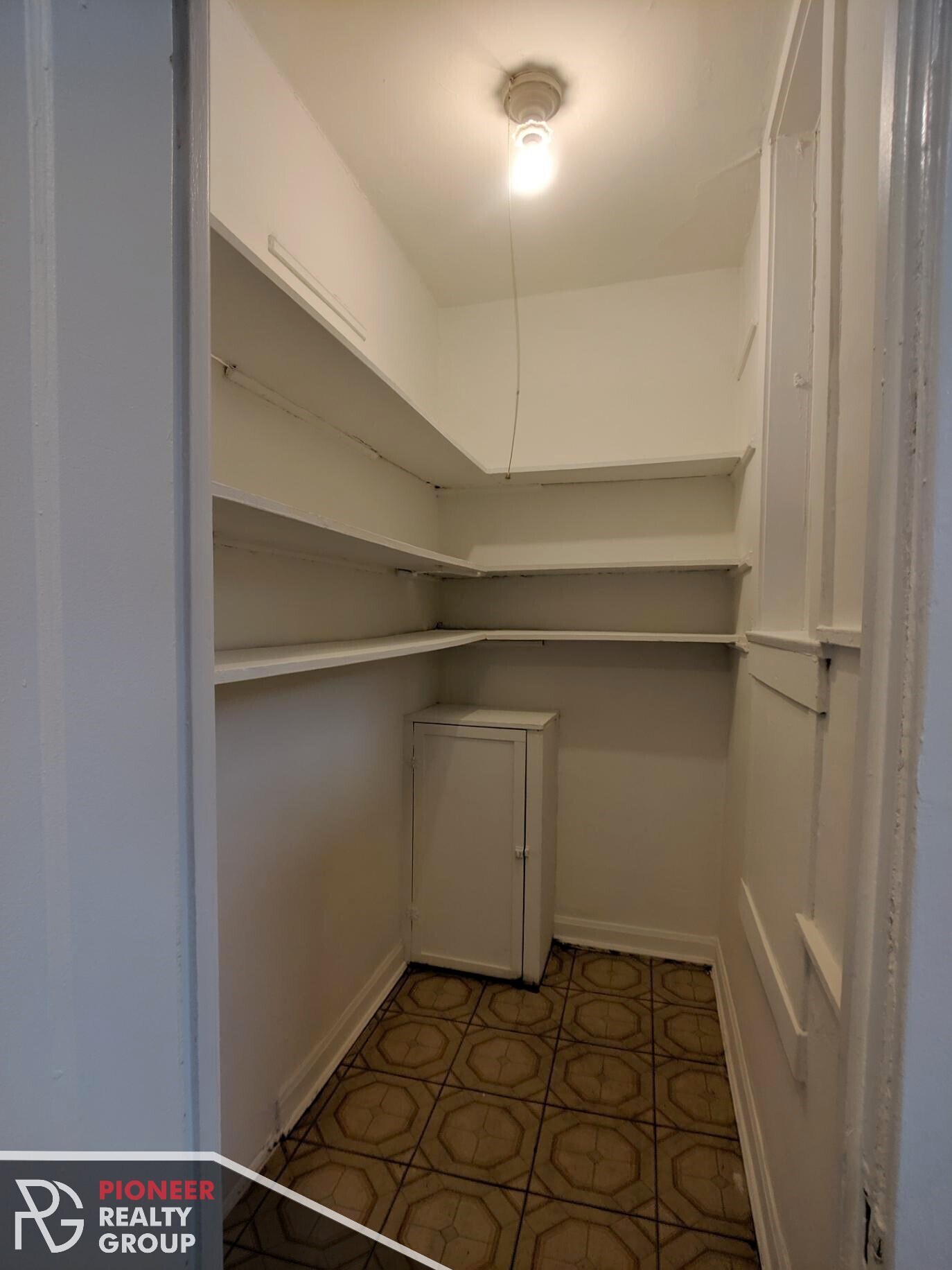 Building Photo - 4423 N Wolcott Ave