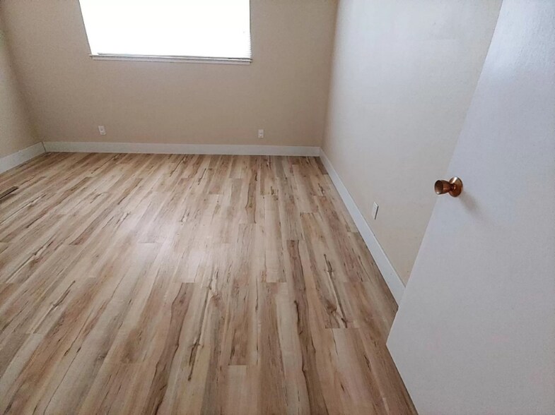 Building Photo - 2933 Carmel St