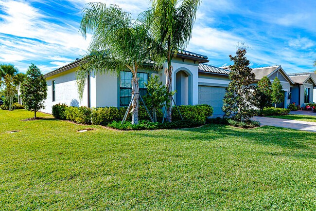 Building Photo - 758 SE Courances Dr