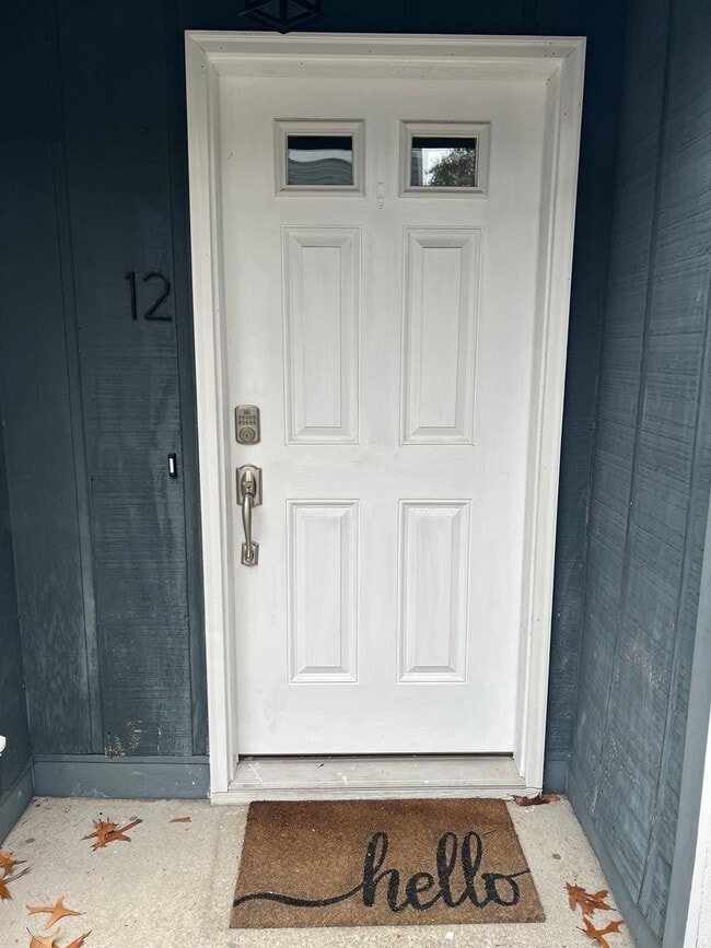 Building Photo - FULLY FURNISHED - Just steps to the beach! PERFECT FOR TRAVELING PROFESSIONALS!