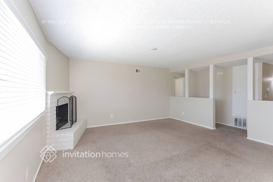 Building Photo - 2619 W Maple St