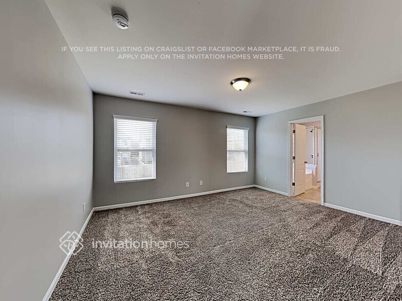 Building Photo - 2036 Blue Iris Dr