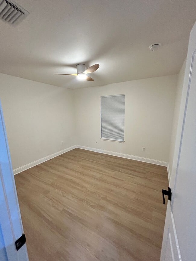 Building Photo - 1759 Fuller Dr