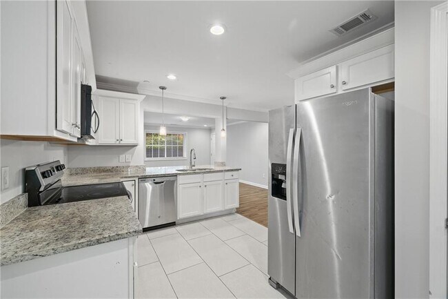 Building Photo - 305 Winding River Dr