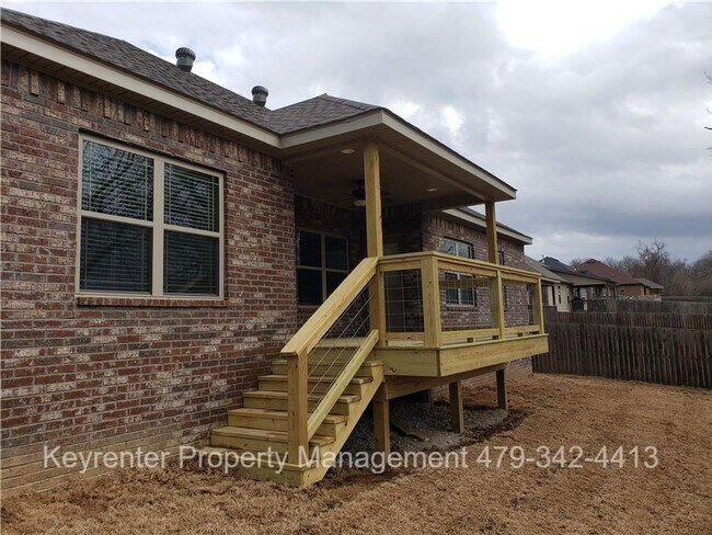 Building Photo - Spacious 4-Bedroom Home with Modern Upgrades & Fenced Yard