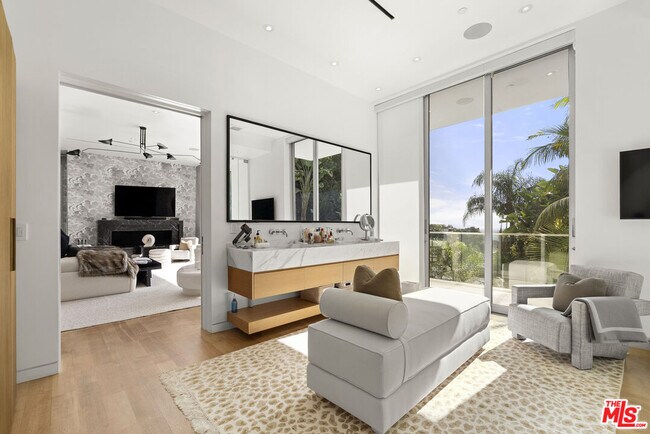 Building Photo - 1889 Rising Glen Rd