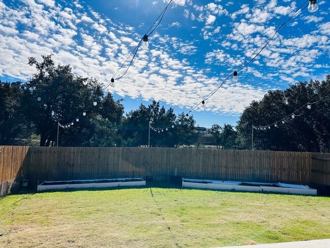 Building Photo - 4 Bedroom, 3 Bathroom Single Family Home in Leander