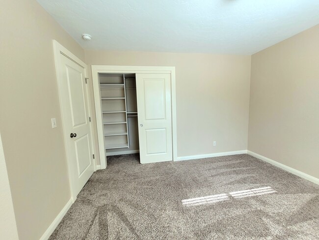 Building Photo - 608 W Laughton Dr