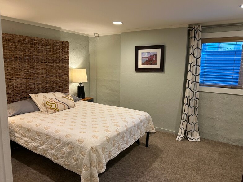 Building Photo - 3411 SE 59th Ave