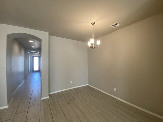 Building Photo - Single story 4BR/2Bath/Open Floor Plan/1907 Sqr Ft