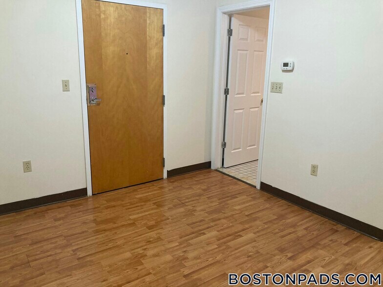 Building Photo - 81 Essex St