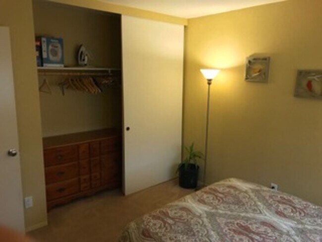 Building Photo - Cozy home blocks from the beach in Leucadia in a quiet cul-de-sac