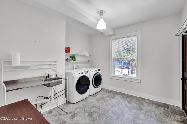 Building Photo - 1315 Highland Ave