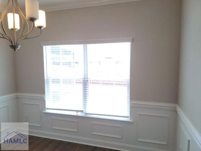 Building Photo - 729 Burke Dr