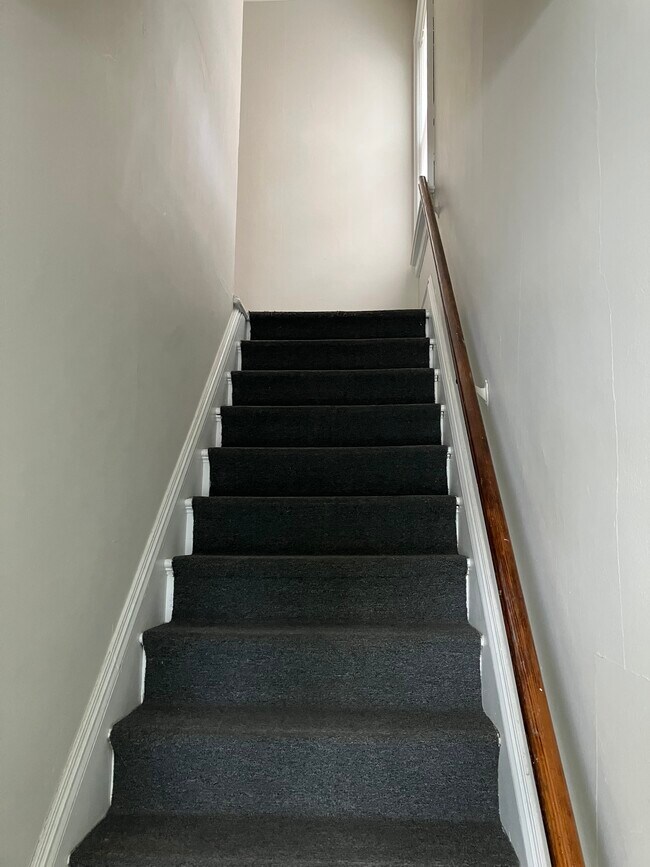 Building Photo - 55 E Hazeltine Ave