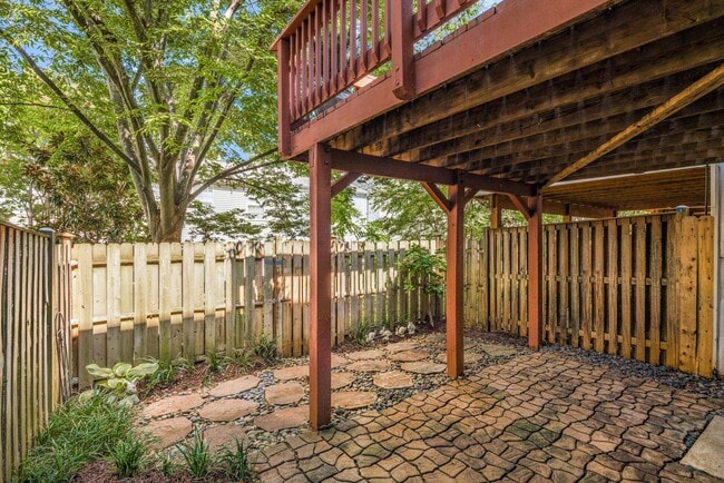 Building Photo - 1226 Quaker Ridge Dr