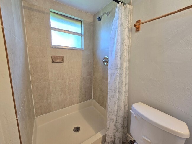 Building Photo - Cute 1 bed/ 1 bath Duplex Available now in...