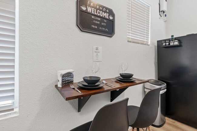 Building Photo - 911 E 23rd Ave