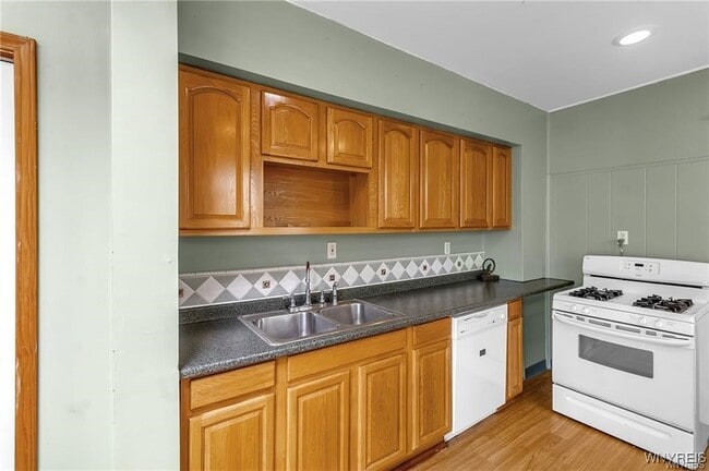 Building Photo - 120 Aldrich Pl