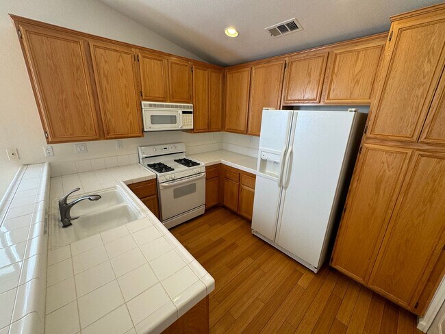 Building Photo - Single Story Home In The Heart Of Summerli...