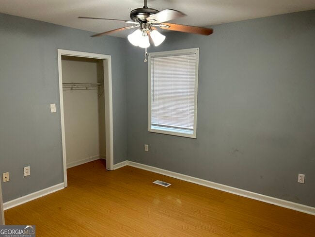 Building Photo - 355 Tall Tree Rd