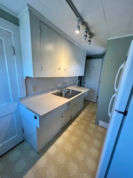 Building Photo - 43 Spruce St