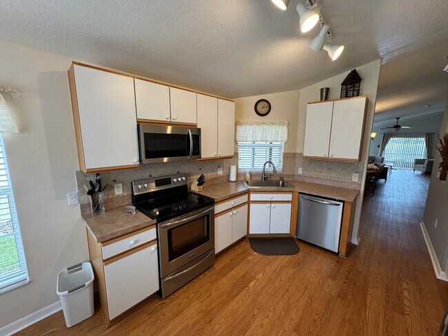 Building Photo - 353 Acadia Dr