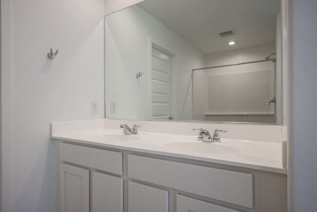 Building Photo - Brand New 5 Bedroom 2.5 Bath Home!