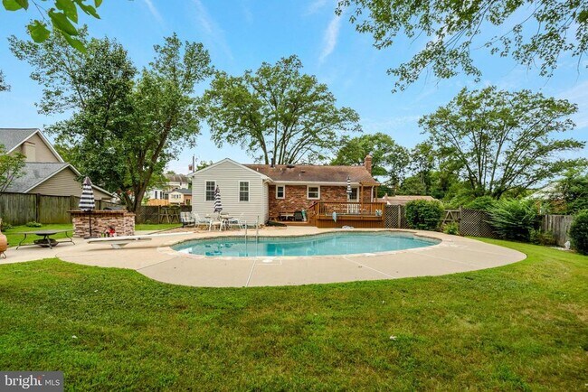 Building Photo - 4213 University Dr
